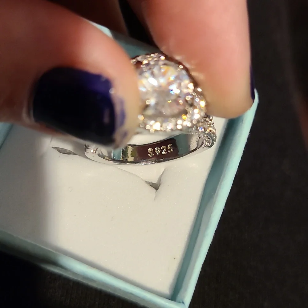 ๐ GORGEOUS RING ๐ - Picture 2 of 4